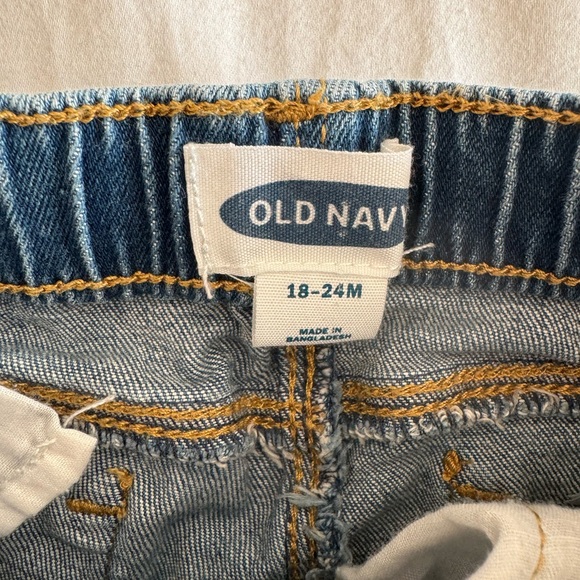 Old Navy girl Jean shorts, 18-24 months - Picture 3 of 4